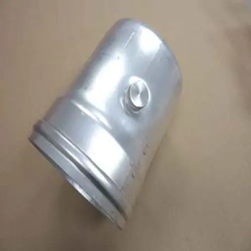 Aluminium-Abgasrohr mit seitlichem Anschluss und gewelltem Rand, geeignet für Heizungsanwendungen, hergestellt von Remeha.